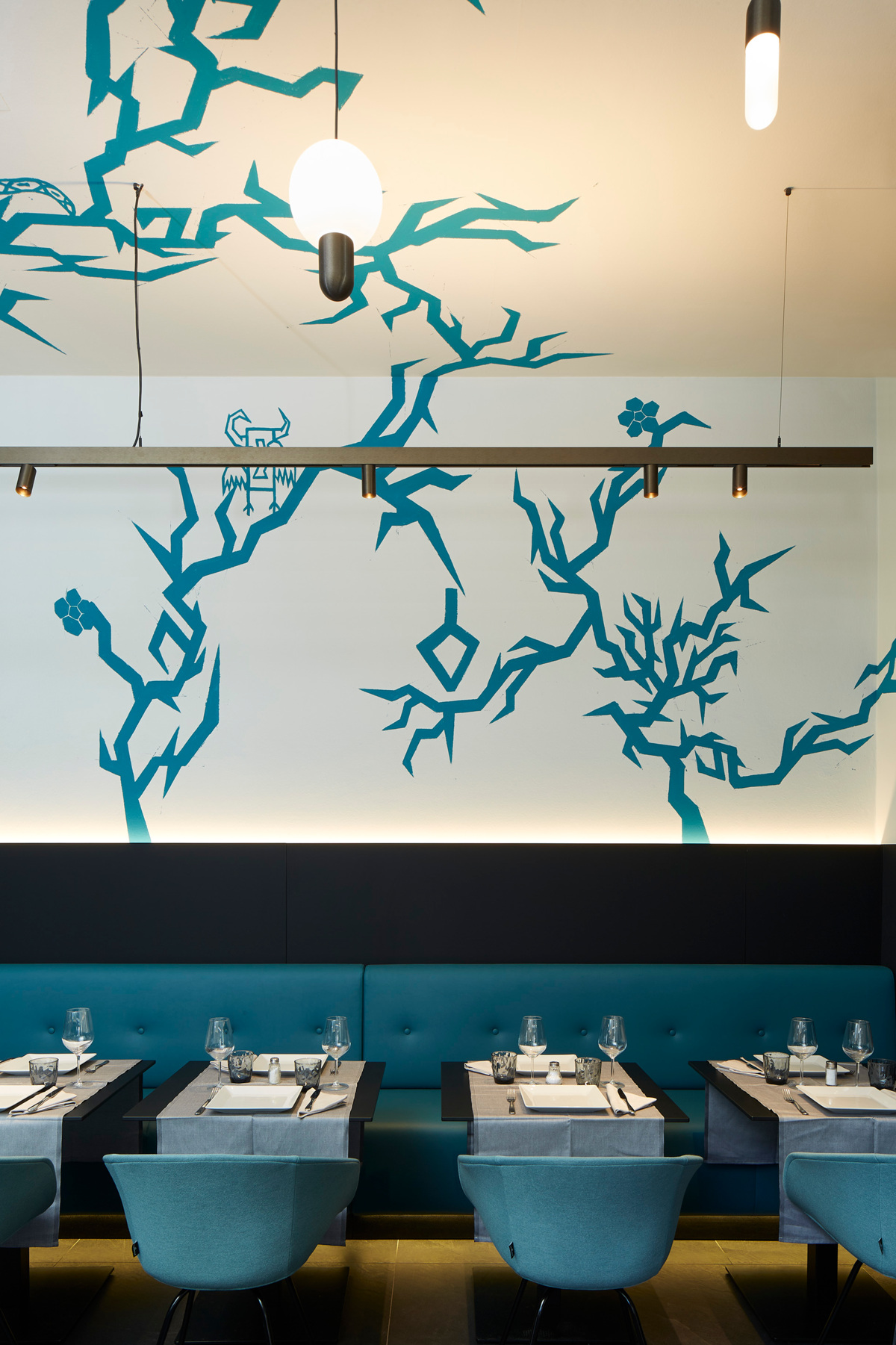 IT-MILAN_DINKY-RISTORANTE_MINUDE-TRACK-48V_PLACEBO-KOMPAS-SUSP_03