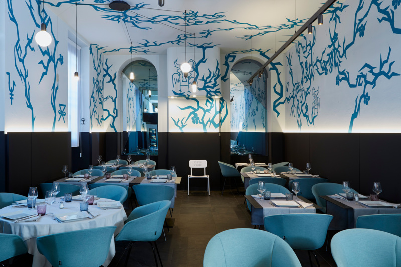IT-MILAN_DINKY-RISTORANTE_KOMPAS_SUSP-POINT_PLACEBO-KOMPAS-SUSP_MINUDE-TRACK-48V_01