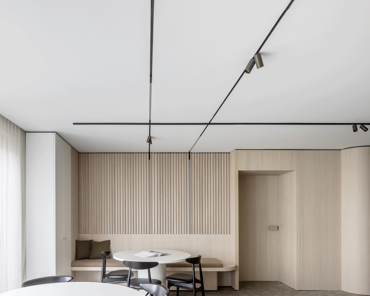 BE-KORTRIJK_BAR-SEPPE_MINUDE-TRACK-48V_PISTA-TRACK-48V_01