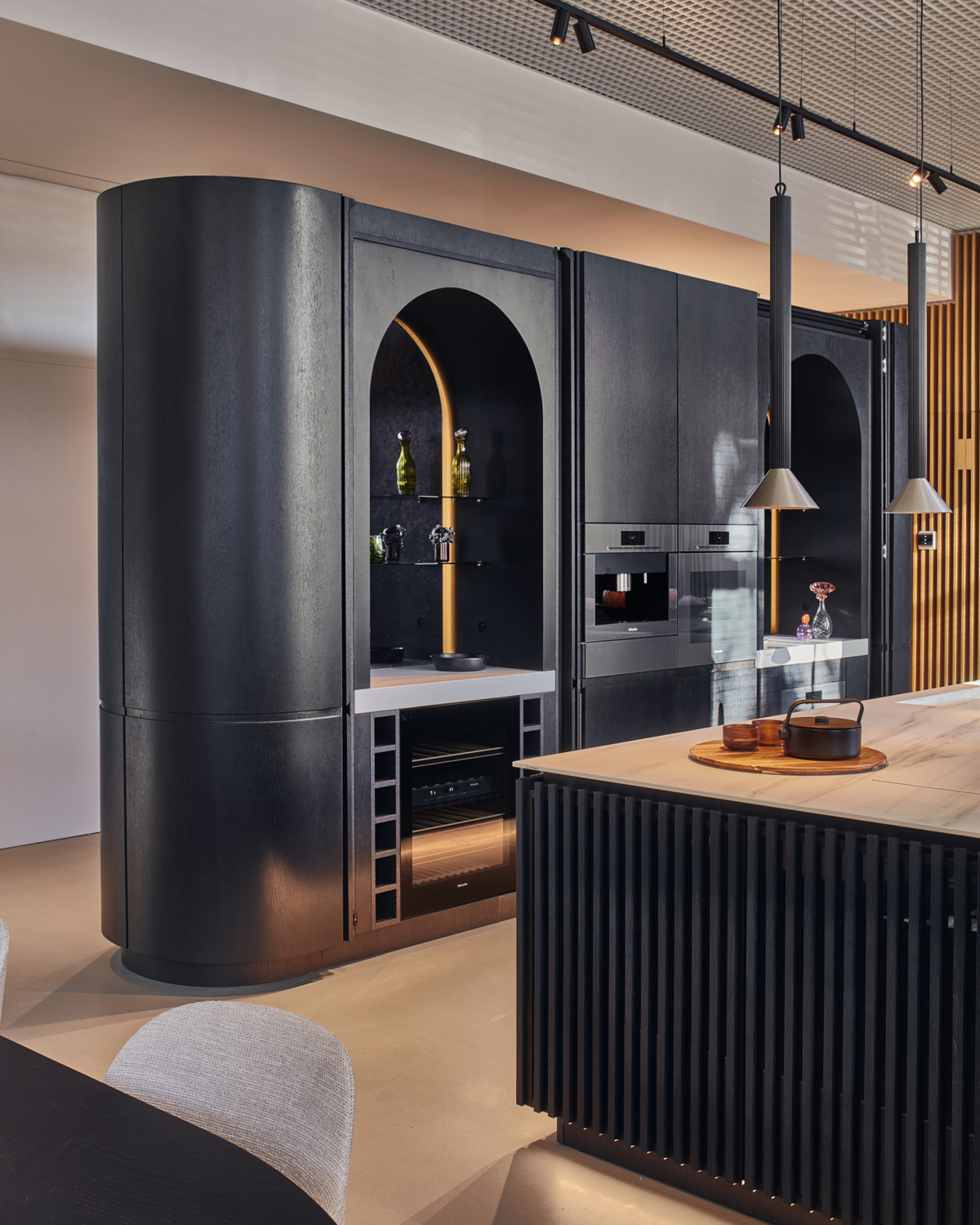 PL-WARSAW_YAK-LIVING-SPACE-EXPERIENCE_EXTRUDED-TRACK-48V_MINUDE-TRACK-48V_15