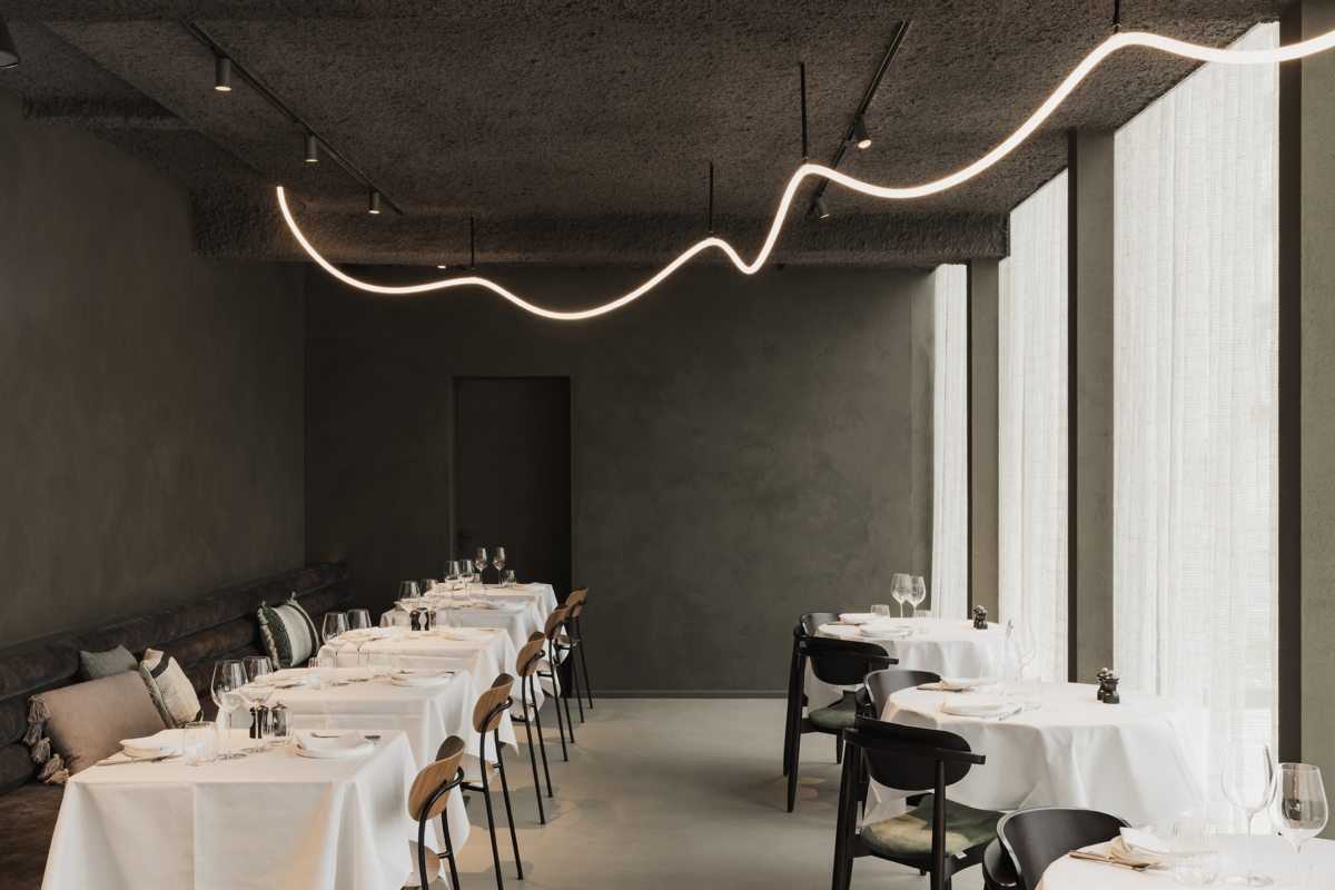 BE-KNOKKE_RESTAURANT-EYE-CANDY_PISTA-TRACK-48V_MINUDE-TRACK-48V_22