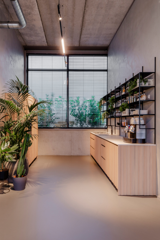 NL-AMSTERDAM_OFFICE-INTERIORWORKS_PISTA-MINUDE_07